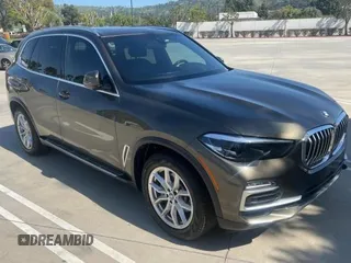 2020 BMW X5 sDrive40i with VIN 5UXCR4C01L9C46742, listed as a Copart auction lot 52820655 with 52,911 mi miles and Salvage Title. Bid and sale history available at carsss.com. Image 1.