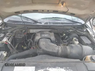 2003 Ford F-150 XL z VIN 1FTRX18W43NA38176, wystawiony jako IAAI lot #42165454 z przebiegiem Nie podano mil oraz . Historia ofert i sprzedaży dostępna na DreamBid. Obrazek 10.