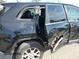 2018 Jeep Cherokee Latitude Plus with VIN 1C4PJLLB6JD520014, listed as a IAAI auction lot 41771997 with 171,405 mi miles. Bid and sale history available at carsss.com. Image 20.
