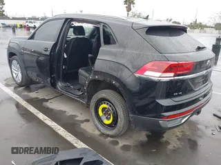 2022 Volkswagen Atlas SE z VIN 1V2WE2CA3NC203707, wystawiony jako IAAI lot #41720912 z przebiegiem 50 572 mil mil oraz . Historia ofert i sprzedaży dostępna na DreamBid. Obrazek 3.