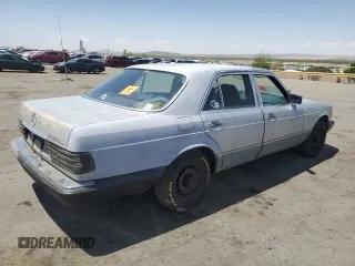 1983 Mercedes-Benz 300 SD z VIN WDBCB20A4DB034799, wystawiony jako Copart lot #58847865 z przebiegiem 323 655 mil mil oraz Czysty tytuł • Clean title. Historia ofert i sprzedaży dostępna na DreamBid. Obrazek 3.