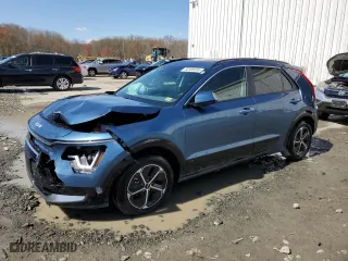 2025 Kia Niro SX Touring with VIN KNDCT3LEXS5235850, listed as a Copart auction lot 52300695 with 1,980 mi miles and Salvage Title. Bid and sale history available at carsss.com. Image 1.