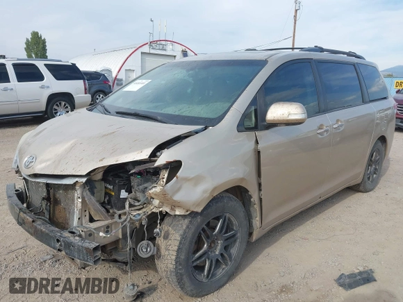 2013 Toyota Sienna XLE AAS with VIN 5TDYK3DC1DS333877, listed as a IAAI auction lot 40481401 with 183,658 mi miles and . Bid and sale history available at carsss.com. Image 18.