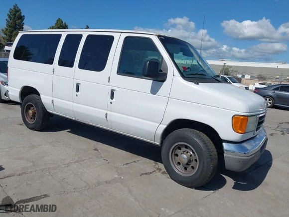 2006 Ford Econoline Wagon XL with VIN 1FBNE31L16DA61963, listed as a IAAI auction lot 41926206 with 61,213 mi miles. Bid and sale history available at carsss.com. Image 1.