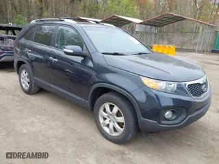 2013 Kia Sorento LX with VIN 5XYKT3A65DG352060, listed as a IAAI auction lot 41996608 with 105,974 mi miles. Bid and sale history available at carsss.com. Image 1.