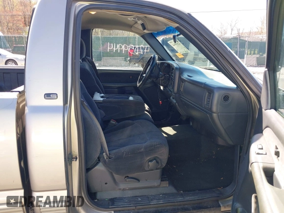 2000 Chevrolet Silverado 1500 with VIN 1GCEC14V1YZ105095, listed as a IAAI auction lot 42059944 with 245,089 mi miles and . Bid and sale history available at DreamBid. Image 5.