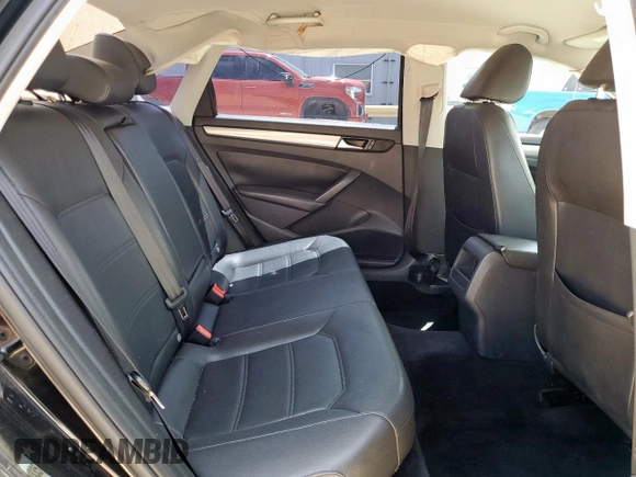 2014 Volkswagen Passat Wolfsburg Edition z VIN 1VWAT7A36EC030197, wystawiony jako Copart lot #59638335 z przebiegiem 236 622 mil mil oraz Szkoda całkowita • Salvage title. Historia ofert i sprzedaży dostępna na DreamBid. Obrazek 10.