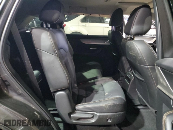 2024 Mazda CX-90 Preferred Plus z VIN JM3KKCHD5R1150177, wystawiony jako Copart lot #52747855 z przebiegiem 35 995 mil mil oraz Nie do naprawy. Historia ofert i sprzedaży dostępna na DreamBid. Obrazek 11.
