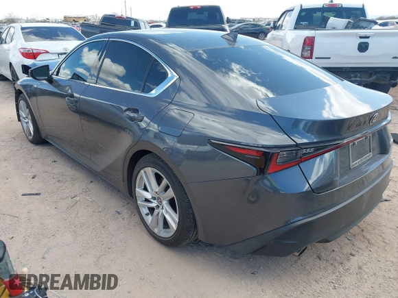 2021 Lexus IS 300 z VIN JTHC81F21M5046836, wystawiony jako IAAI lot #41746130 z przebiegiem 41 806 mil mil oraz . Historia ofert i sprzedaży dostępna na DreamBid. Obrazek 3.