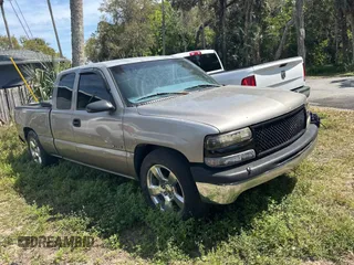 2001 Chevrolet Silverado 1500 LS with VIN 2GCEC19V711193447, listed as a Copart auction lot 49501445 with 221,700 mi miles and Salvage Title. Bid and sale history available at DreamBid. Image 1.