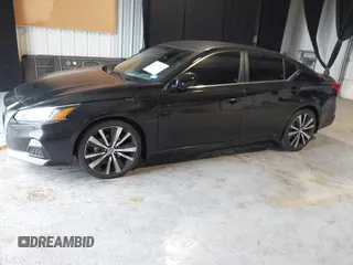 2022 Nissan Altima SR with VIN 1N4BL4CV5NN413823, listed as a IAAI auction lot 41412942 with 30,843 mi miles and . Bid and sale history available at carsss.com. Image 2.