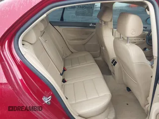 2006 Volkswagen Jetta 2.5L z VIN 3VWSF71KX6M681223, wystawiony jako IAAI lot #41645643 z przebiegiem 72 631 mil mil oraz . Historia ofert i sprzedaży dostępna na DreamBid. Obrazek 8.