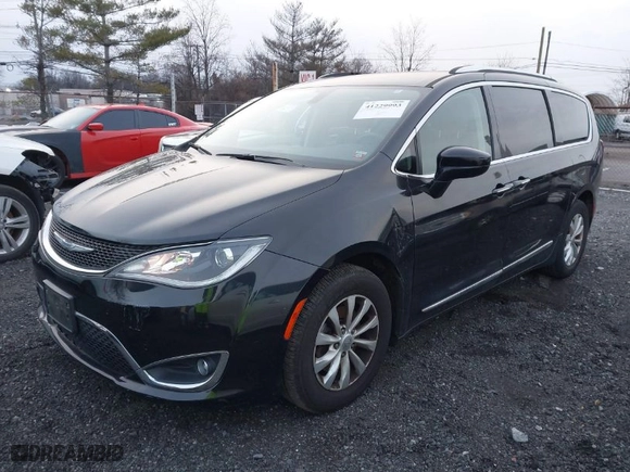 2019 Chrysler Pacifica Touring L with VIN 2C4RC1BG2KR526198, listed as a IAAI auction lot 41229993 with 46,639 mi miles. Bid and sale history available at carsss.com. Image 2.