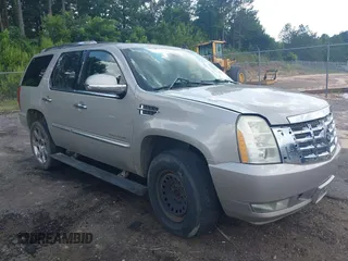 2007 Cadillac Escalade with VIN 1GYFK63897R316585, listed as a IAAI auction lot 42419620 with 216,524 mi miles and . Bid and sale history available at DreamBid. Image 1.