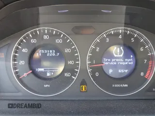 2010 Volvo XC60 3.2L with VIN YV4982DL7A2080402, listed as a IAAI auction lot 41900276 with 253,183 mi miles. Bid and sale history available at carsss.com. Image 7.