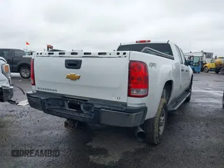 2008 GMC Sierra 3500HD SRW SLT z VIN 1GTHK33648F182602, wystawiony jako IAAI lot #41791227 z przebiegiem 385 336 mil mil oraz . Historia ofert i sprzedaży dostępna na DreamBid. Obrazek 4.