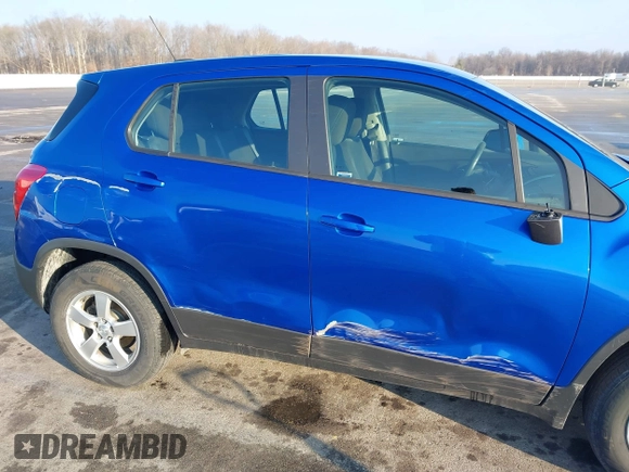 2016 Chevrolet Trax LS with VIN KL7CJNSB3GB555610, listed as a IAAI auction lot 41687384 with 95,626 mi miles. Bid and sale history available at carsss.com. Image 6.
