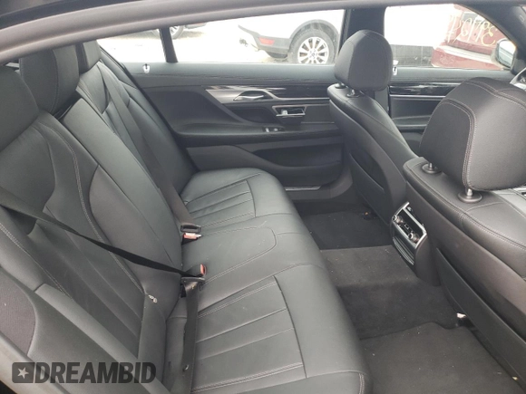 2019 BMW 7 Series 740i xDrive with VIN WBA7E4C52KGV70538, listed as a Copart auction lot 39724903 with 37,137 mi miles. Bid and sale history available at carsss.com. Image 10.