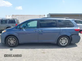 2017 Toyota Sienna XLE Auto Access Seat z VIN 5TDYZ3DC3HS826445, wystawiony jako IAAI lot #42455408 z przebiegiem 89 495 mil mil oraz . Historia ofert i sprzedaży dostępna na DreamBid. Obrazek 14.