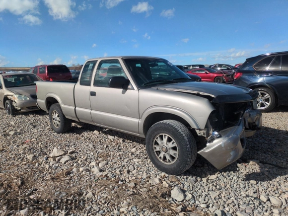2003 GMC Sonoma SLS z VIN 1GTDT19X838102330, wystawiony jako Copart lot #44064695 z przebiegiem 165 227 mil mil oraz Szkoda całkowita • Salvage title. Historia ofert i sprzedaży dostępna na DreamBid. Obrazek 4.