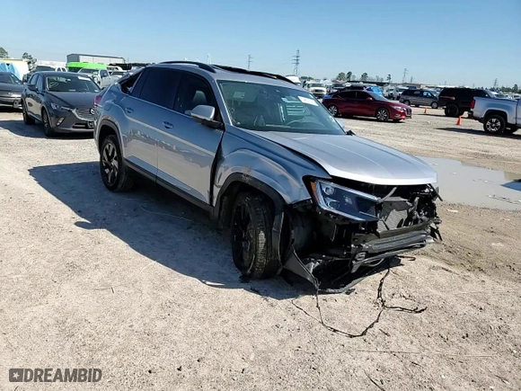2024 Volkswagen Atlas 2.0T SE w/Technology with VIN 1V2JR2CA4RC552640, listed as a Copart auction lot 48575215 with 9,365 mi miles and Non Repairable. Bid and sale history available at carsss.com. Image 12.