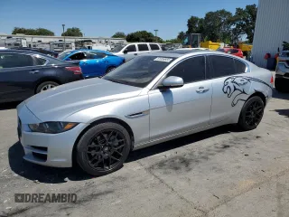 2017 Jaguar XE 25t z VIN SAJAR4BG7HA965232, wystawiony jako Copart lot #61069655 z przebiegiem 106 266 mil mil oraz Czysty tytuł • Clean title. Historia ofert i sprzedaży dostępna na DreamBid. Obrazek 1.