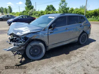 2022 Volkswagen Tiguan SE R-Line Black z VIN 3VV8B7AX1NM054592, wystawiony jako Copart lot #65713085 z przebiegiem Nie podano mil oraz Szkoda całkowita • Salvage title. Historia ofert i sprzedaży dostępna na DreamBid. Obrazek 1.