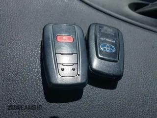 2016 Toyota Prius Two z VIN JTDKBRFU2G3014010, wystawiony jako IAAI lot #42254617 z przebiegiem 171 521 mil mil oraz . Historia ofert i sprzedaży dostępna na DreamBid. Obrazek 11.