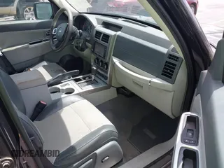 2008 Jeep Liberty Limited with VIN 1J8GP58K08W199002, listed as a IAAI auction lot 42055619 with 290,000 mi miles. Bid and sale history available at carsss.com. Image 5.