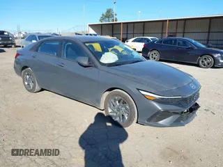 2024 Hyundai Elantra SEL z VIN KMHLM4DG5RU796648, wystawiony jako IAAI lot #41386054 z przebiegiem 10 494 mil mil oraz . Historia ofert i sprzedaży dostępna na DreamBid. Obrazek 1.