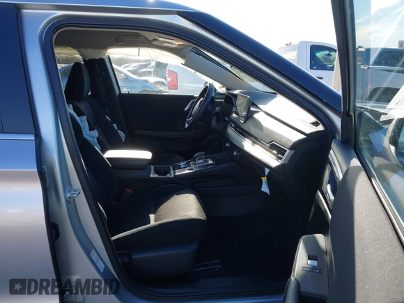 2024 Mitsubishi Outlander ES z VIN JA4J3UA81RZ020073, wystawiony jako IAAI lot #41388911 z przebiegiem 25 436 mil mil oraz . Historia ofert i sprzedaży dostępna na DreamBid. Obrazek 5.