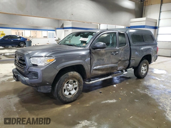 2018 Toyota Tacoma SR z VIN 5TFSX5EN1JX058679, wystawiony jako Copart lot #45236605 z przebiegiem 106 306 mil mil oraz Szkoda całkowita • Salvage title. Historia ofert i sprzedaży dostępna na DreamBid. Obrazek 1.