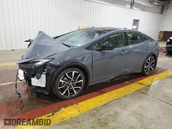 2024 Toyota Prius SE z VIN JTDACACU4R3034180, wystawiony jako Copart lot #46998625 z przebiegiem 5 288 mil mil oraz Szkoda całkowita • Salvage title. Historia ofert i sprzedaży dostępna na DreamBid. Obrazek 1.