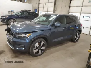 2021 Volvo XC40 Momentum with VIN YV4162UK0M2454640, listed as a Copart auction lot 84464544 with 38,653 mi miles and Salvage Title. Bid and sale history available at carsss.com. Image 1.