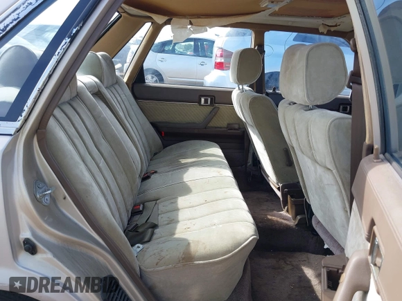 1985 Toyota Camry z VIN JT2SV16E9F0351378, wystawiony jako IAAI lot #41605627 z przebiegiem 192 476 mil mil oraz . Historia ofert i sprzedaży dostępna na DreamBid. Obrazek 8.