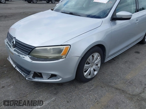 2013 Volkswagen Jetta Sedan SE with VIN 3VWDP7AJ5DM292211, listed as a IAAI auction lot 42129945 with 103,705 mi miles. Bid and sale history available at carsss.com. Image 14.