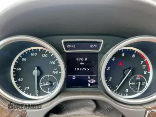 2012 Mercedes-Benz M 350 z VIN 4JGDA5HB2CA016731, wystawiony jako Copart lot #61779925 z przebiegiem 197 795 mil mil oraz Czysty tytuł • Clean title. Historia ofert i sprzedaży dostępna na DreamBid. Obrazek 8.