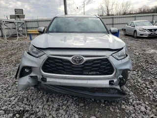 2020 Toyota Highlander XLE with VIN 5TDGZRAH6LS030621, listed as a Copart auction lot 43591905 with 130,403 mi miles and Salvage Title. Bid and sale history available at carsss.com. Image 5.
