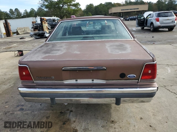 1989 Ford Crown Victoria z VIN 2FABP74F3KX157785, wystawiony jako Copart lot #84102954 z przebiegiem 68 996 mil mil oraz Czysty tytuł • Clean title. Historia ofert i sprzedaży dostępna na DreamBid. Obrazek 6.
