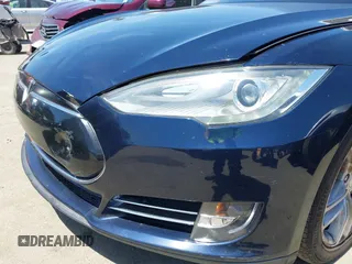 2013 Tesla Model S with VIN 5YJSA1DN1DFP05317, listed as a IAAI auction lot 42086998 with 150,964 mi miles. Bid and sale history available at carsss.com. Image 6.