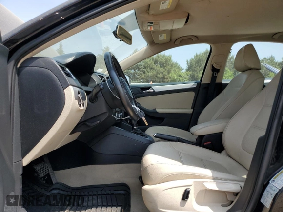 2013 Volkswagen Jetta SE with VIN 3VWDX7AJ4DM257210, listed as a Copart auction lot 61043365 with 85,166 mi miles and Salvage title. Bid and sale history available at DreamBid. Image 7.