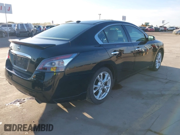 2013 Nissan Maxima S z VIN 1N4AA5AP2DC823212, wystawiony jako IAAI lot #41195799 z przebiegiem 216 924 mil mil oraz . Historia ofert i sprzedaży dostępna na DreamBid. Obrazek 4.