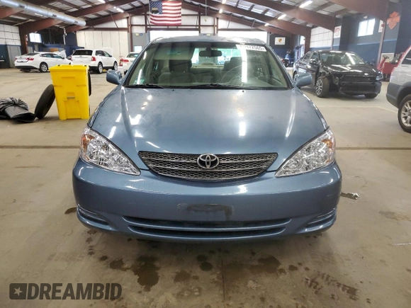 2004 Toyota Camry LE z VIN 4T1BE32K94U820825, wystawiony jako Copart lot #60972565 z przebiegiem 198 899 mil mil oraz Czysty tytuł • Clean title. Historia ofert i sprzedaży dostępna na DreamBid. Obrazek 5.