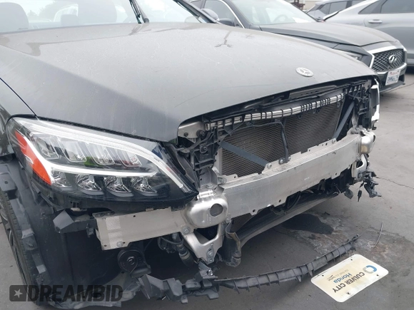 2019 Mercedes-Benz C 300 with VIN 55SWF8DBXKU303017, listed as a IAAI auction lot 41841700 with Not Provided miles and . Bid and sale history available at DreamBid. Image 12.