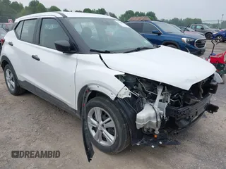 2023 Nissan Kicks S z VIN 3N1CP5BV0PL563418, wystawiony jako IAAI lot #42468258 z przebiegiem 13 060 mil mil oraz . Historia ofert i sprzedaży dostępna na DreamBid. Obrazek 1.