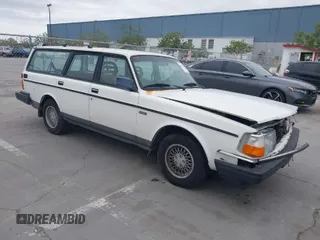 1991 Volvo 240 z VIN YV1AA885XM1897225, wystawiony jako IAAI lot #42018402 z przebiegiem 158 448 mil mil oraz . Historia ofert i sprzedaży dostępna na DreamBid. Obrazek 1.