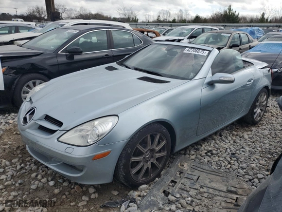 2005 Mercedes-Benz SLK-Class with VIN WDBWK56F05F042586, listed as a Copart auction lot 42706875 with 92,813 mi miles and Salvage Title. Bid and sale history available at carsss.com. Image 1.