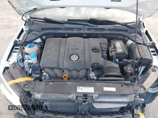 2013 Volkswagen Jetta SE z VIN 3VWDX7AJ2DM365888, wystawiony jako IAAI lot #42619730 z przebiegiem 134 594 mil mil oraz . Historia ofert i sprzedaży dostępna na DreamBid. Obrazek 10.