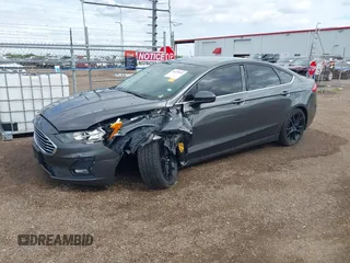 2019 Ford Fusion SE with VIN 3FA6P0HD3KR171749, listed as a IAAI auction lot 40298552 with 70,784 mi miles. Bid and sale history available at carsss.com. Image 17.