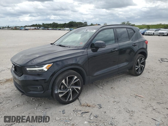 2019 Volvo XC40 Momentum z VIN YV4162XZ1K2009216, wystawiony jako Copart lot #87921575 z przebiegiem 46 527 mil mil oraz Nie do naprawy • Non repairable. Historia ofert i sprzedaży dostępna na DreamBid. Obrazek 1.